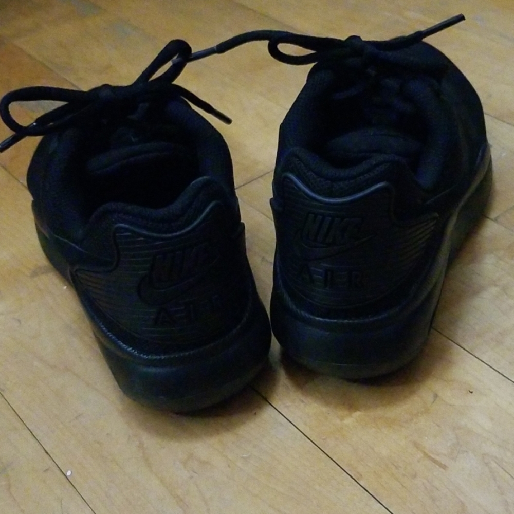 Sneakerd - Picture 3 of 5
